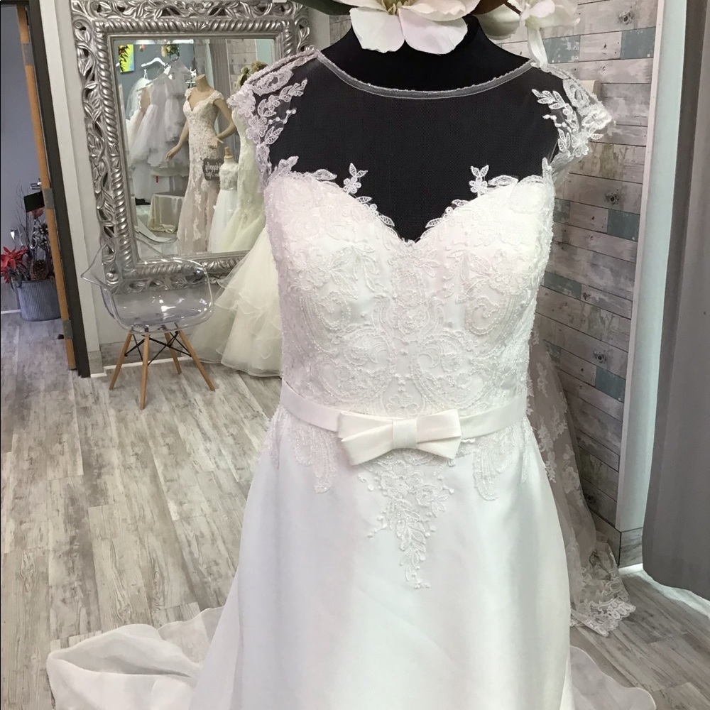 Adriana Alier Wedding Dress